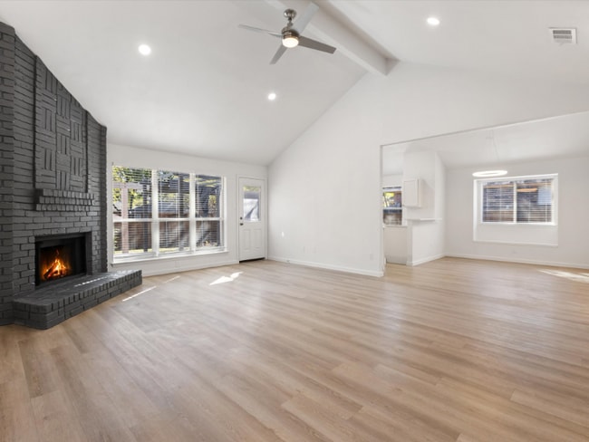 Building Photo - 612 De Soto Dr