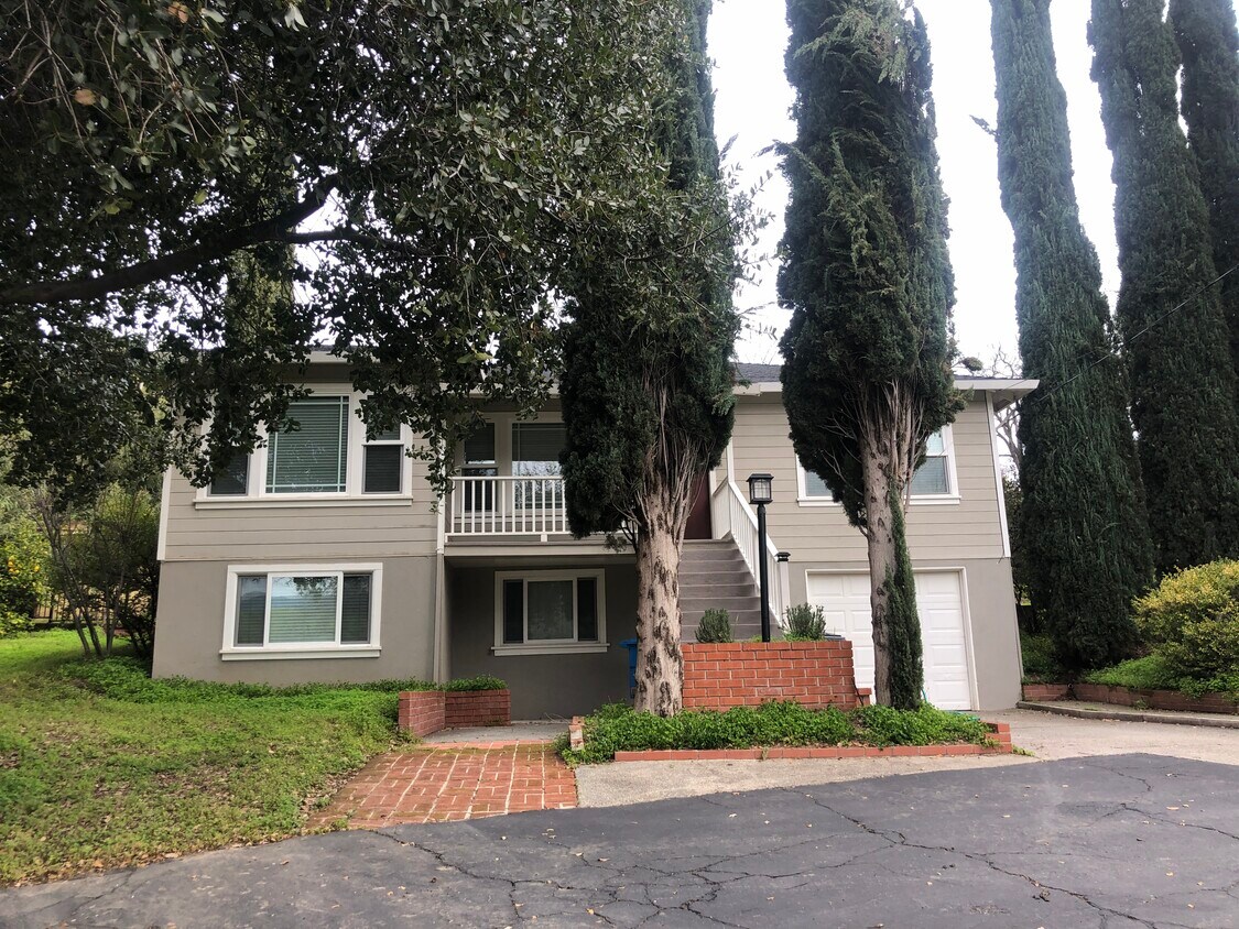 Primary Photo - 324 Vine St