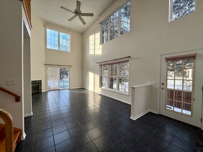 Foto del edificio - 362 Town Pl Cir