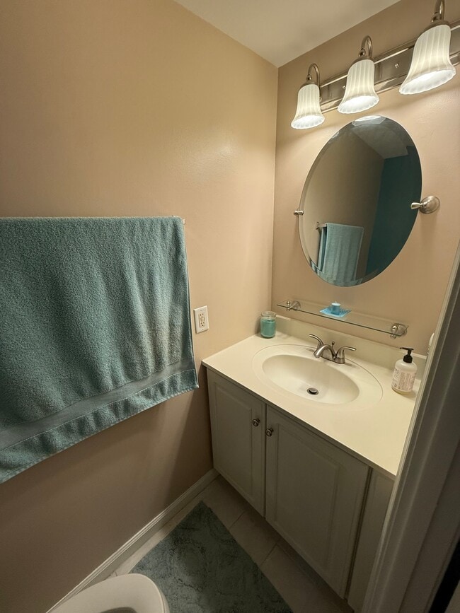 Foto del edificio - 6264 Ducketts Ln