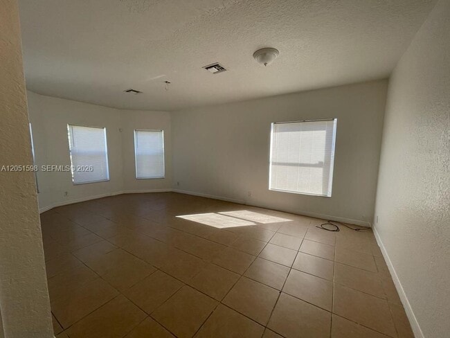 Foto del edificio - 2730 NW 11th St