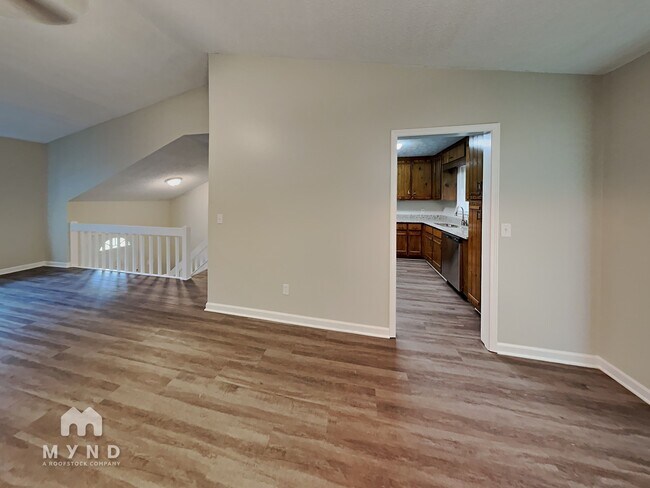 Building Photo - 49 Russell Ln