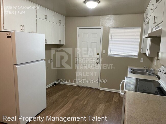 Building Photo - 2 br, 1 bath House - 908 W Lamar Ave