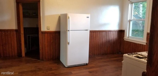 Building Photo - 3 br, 1 bath  - 31 Freeland St Apt 3