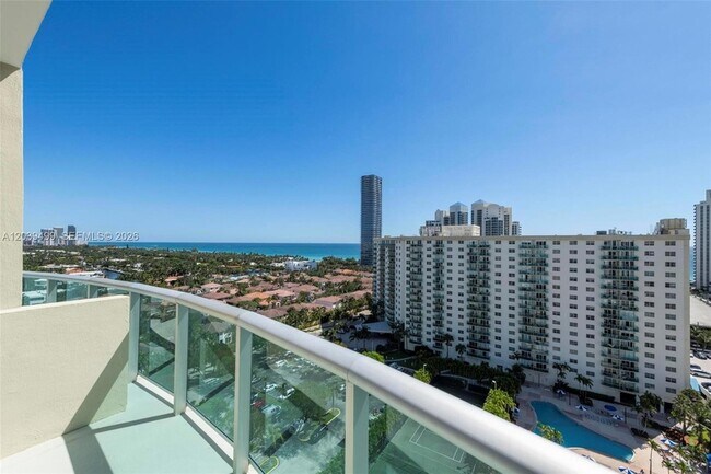 Foto del edificio - 19380 Collins Ave