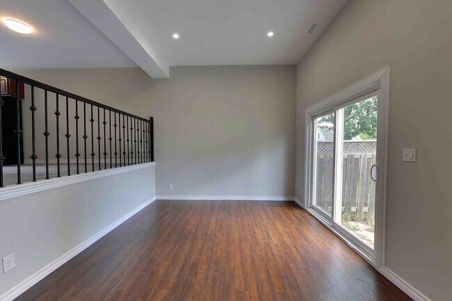 Building Photo - Updated 3 Bedroom 1.5 Bathroom Townhome in the Quiet Corunna, Ontario!