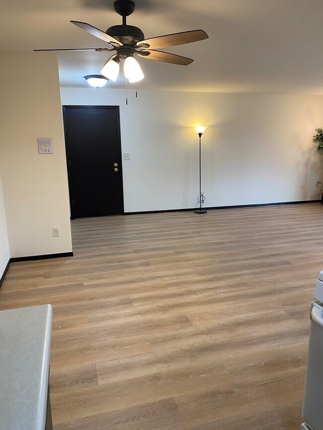 Foto del edificio - 6450 W Norwich Ave