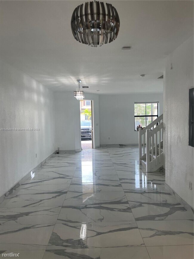Foto del edificio - 3 br, 2.5 bath House - 10557 W 32nd Ln