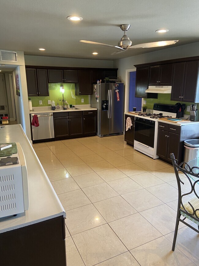 Foto del edificio - 6613 E Belleview St
