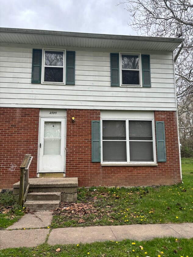 Primary Photo - 2705 Courtlandt Ave