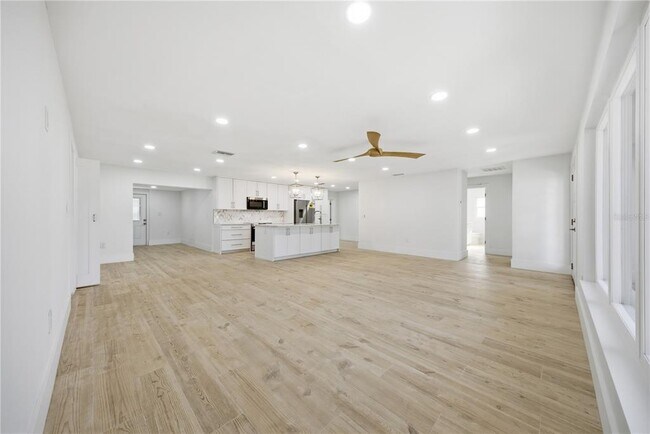 Foto del edificio - 1301 62nd Terrace S