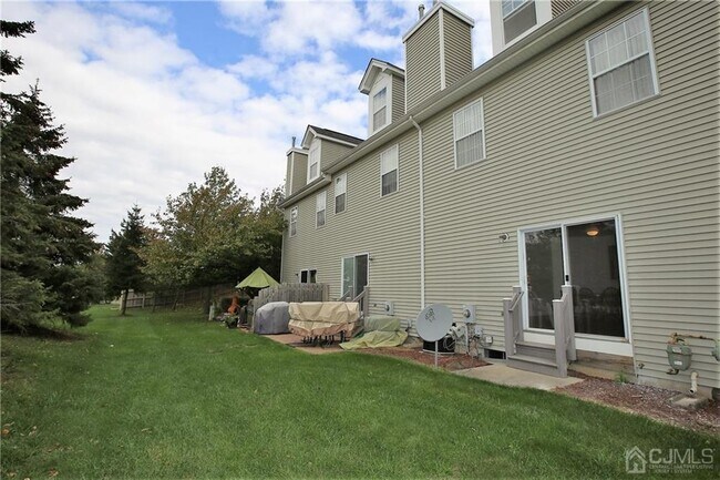 Foto del edificio - 1603 Blossom Cir