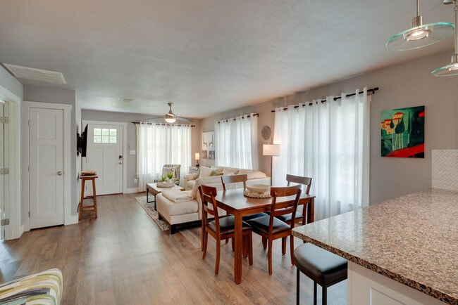 Foto del edificio - 2288 Gruene Rd