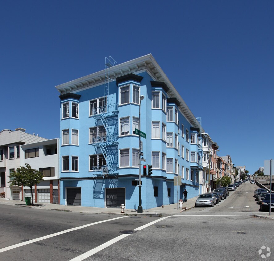Primary Photo - 1390 Broadway St