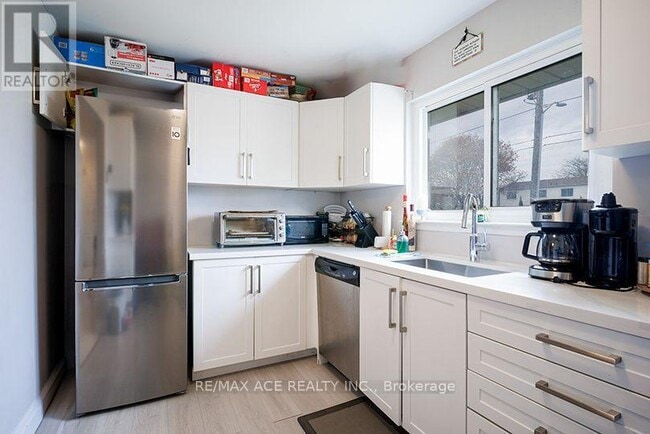 Photo du bâtiment - 401-401 Wentworth St W