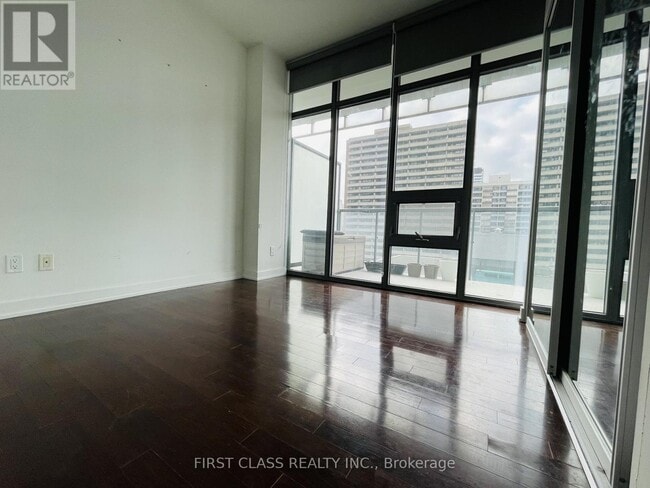 Building Photo - 33 Charles St E