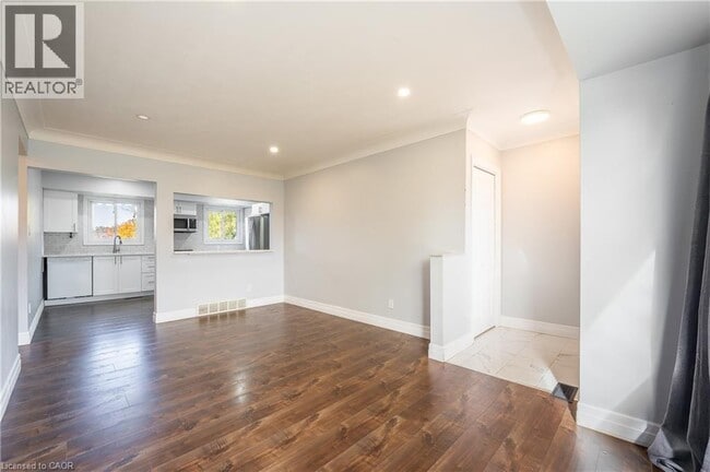 Building Photo - 100 Lauris Ave