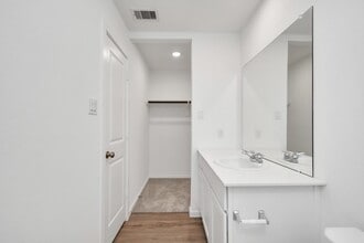 Building Photo - 18710 Gissi Dr