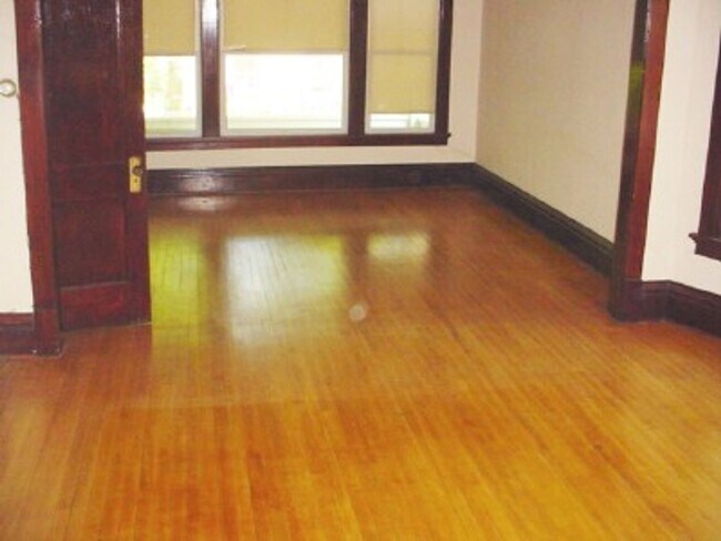 Building Photo - (518) - 819-821 E. Gorham Street