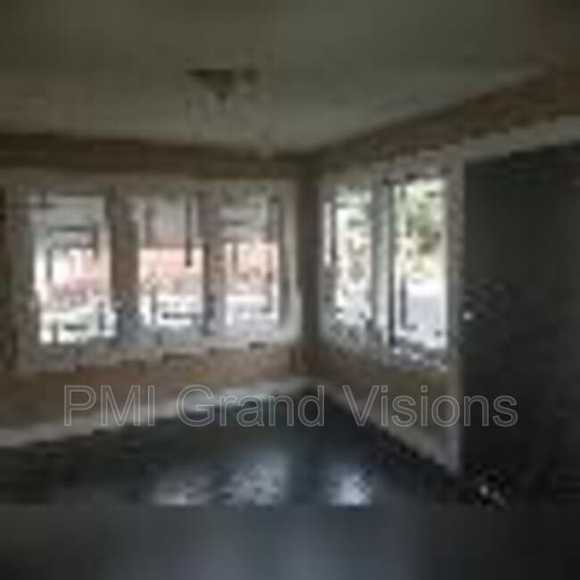 Building Photo - 1505 E Main St