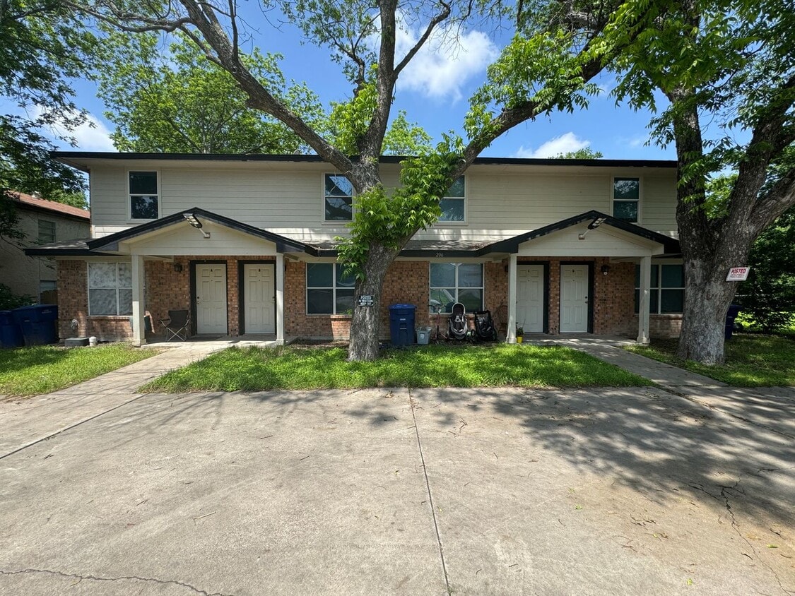 Primary Photo - 206 Veterans Ave