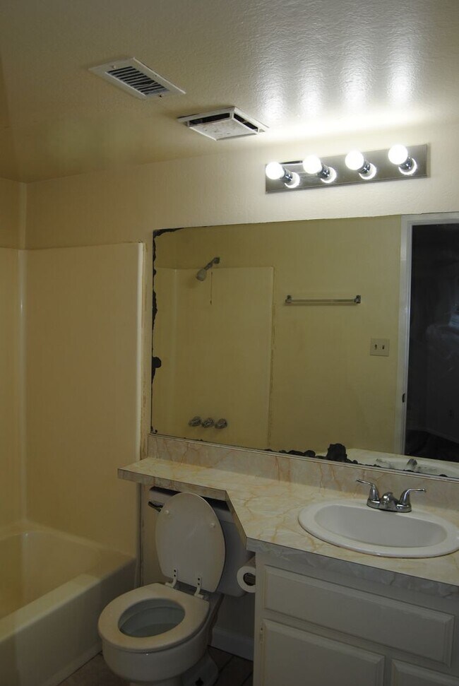 Foto del edificio - 4809 Hahn Ave