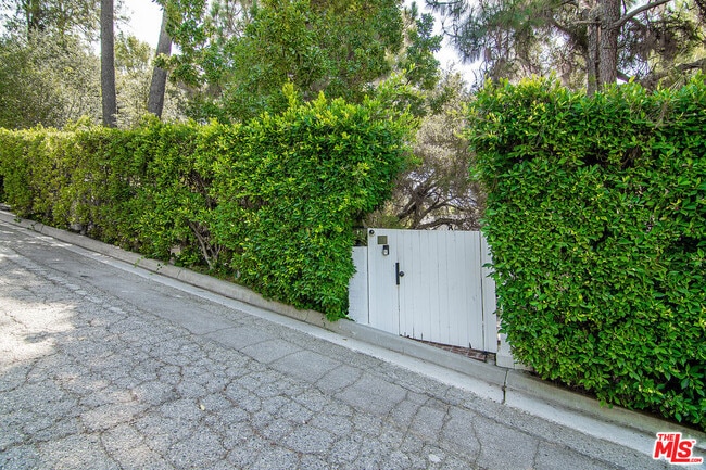 Building Photo - 9530 Moonridge Terrace Pl