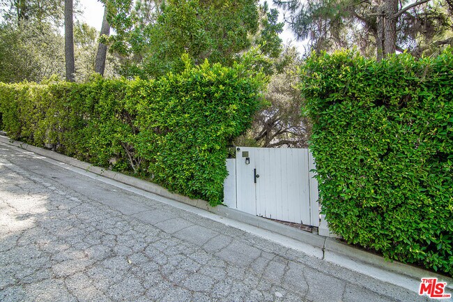 Foto del edificio - 9530 Moonridge Terrace Pl