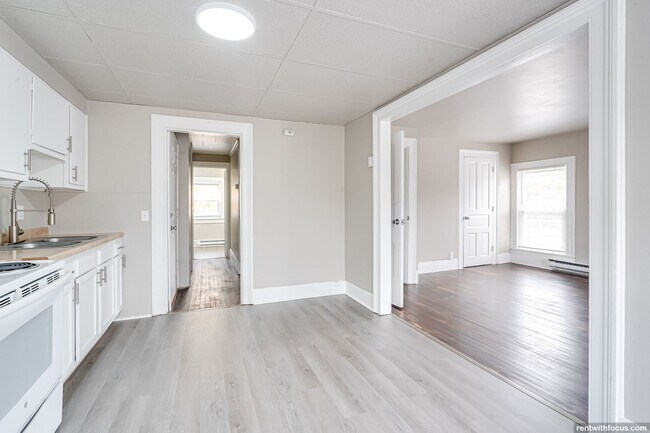 Building Photo - 808 1st St