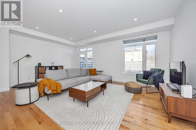 Photo du bâtiment - 141 Columbus Ave