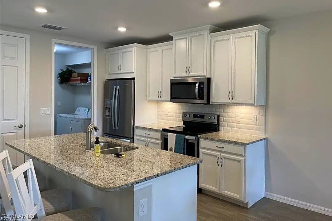 Primary Photo - 14927 Edgewater Cir