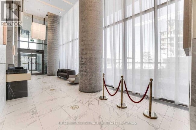 Building Photo - 950 Portage Pkwy