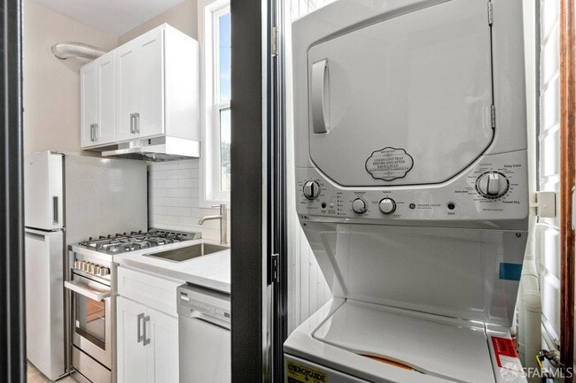 Building Photo - 370 Frederick St