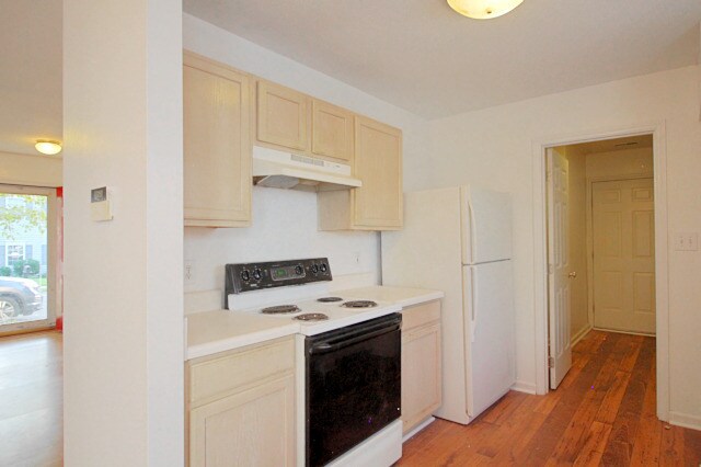 Building Photo - Cozy 3 Bed, 2 Bath Home in Ridgewood!
