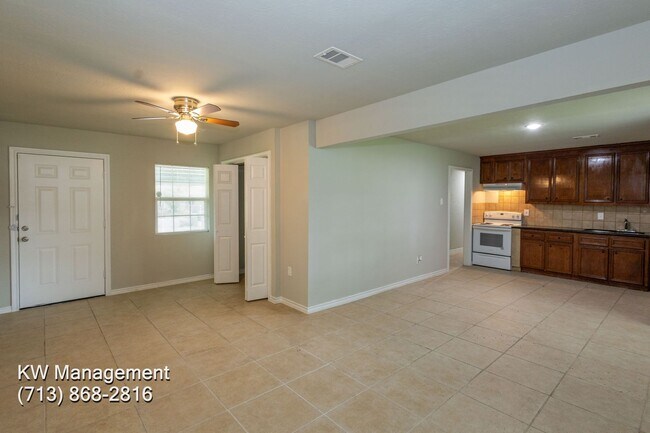 Foto del edificio - This week's move in special > app fee only...