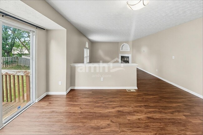 Foto del edificio - 340 Evergreen Cir