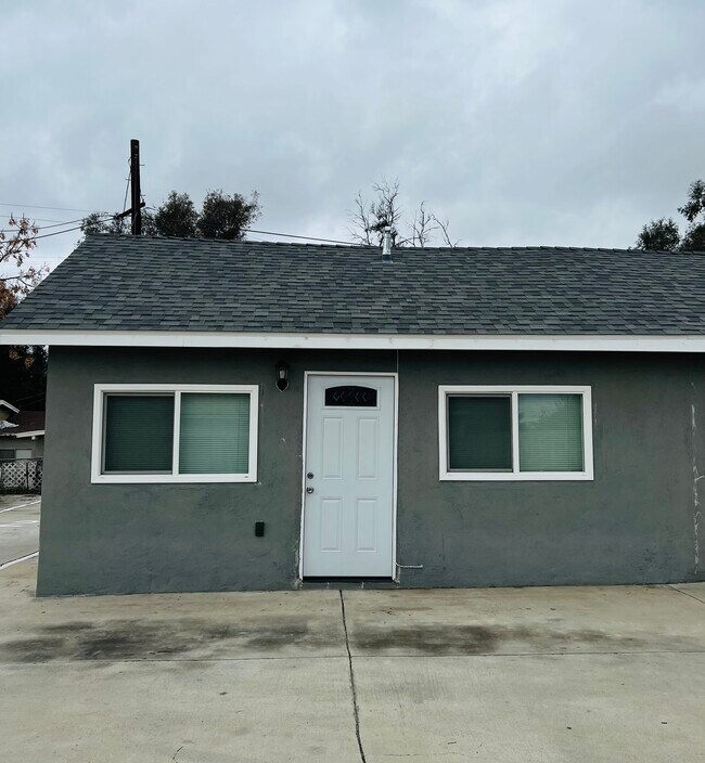 Building Photo - 21633 Cottonwood Ave