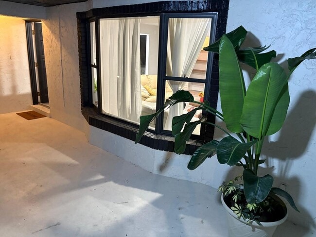 Foto del edificio - Fully Furnished Pool Home for Rent