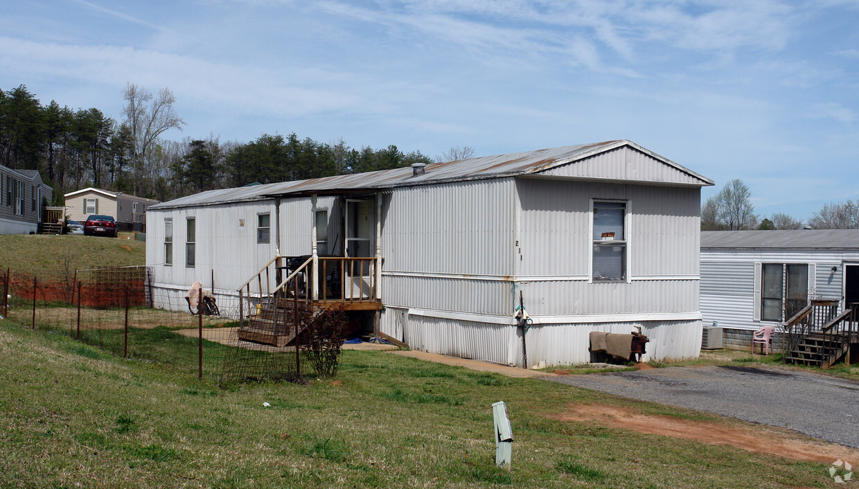 Building Photo - 100 Old Cedar Rock Rd