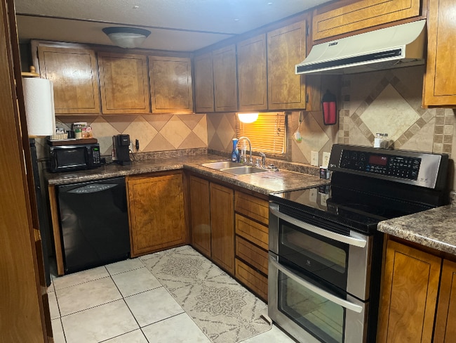 Building Photo - 914 Marsh Ave