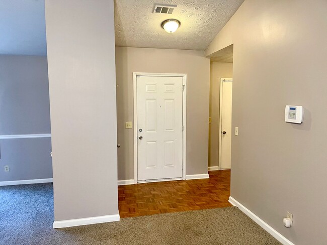 Building Photo - Welcome to this beautiful 3-bedroom, 2-bat...