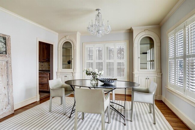 Foto del edificio - 2137 W Main St