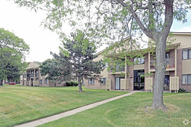 Fraser Pointe Manor Apartments Mi Building Photo Fraser Pointe Manor