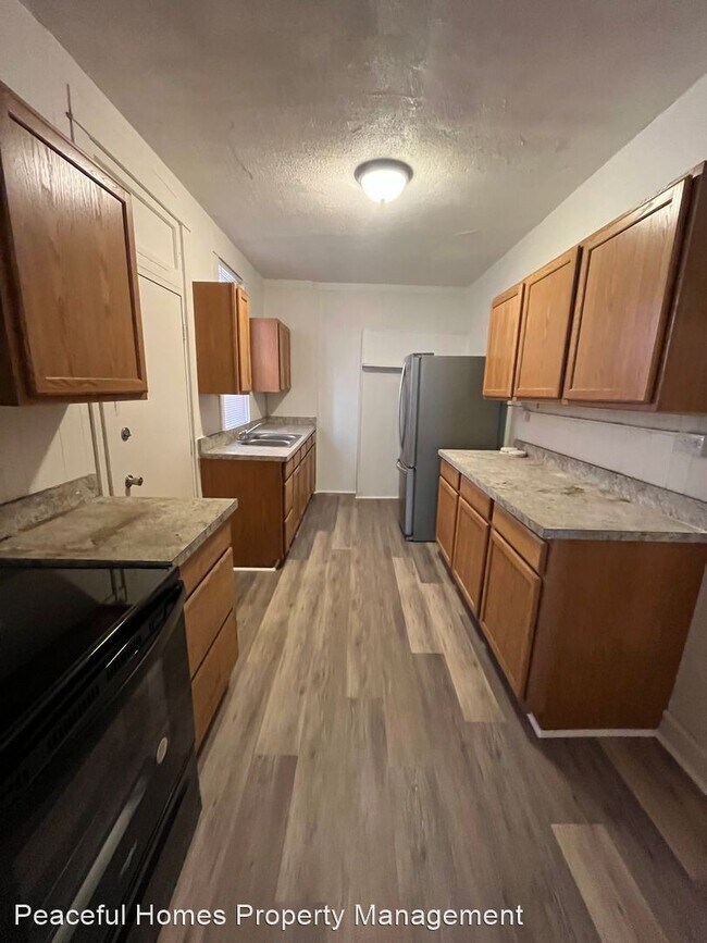 Building Photo - 4 br, 1 bath House - 444 W King St