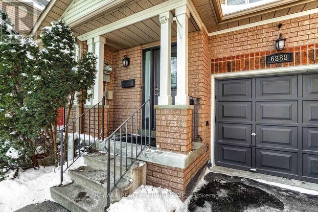 Building Photo - 6888 Dillingwood Dr