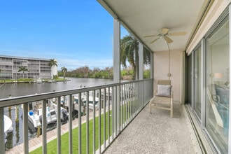 Building Photo - 1537 E Hillsboro Blvd