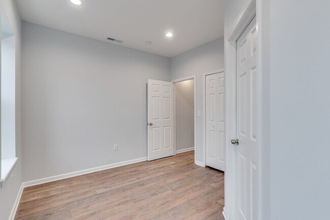 Photo - Newly Renovated Temple Apartment