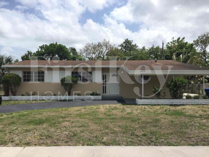 Foto principal - 980 NW 182nd St