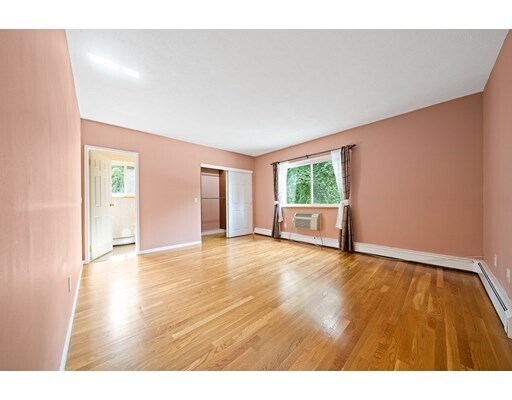 Foto del edificio - 383 Langley Rd