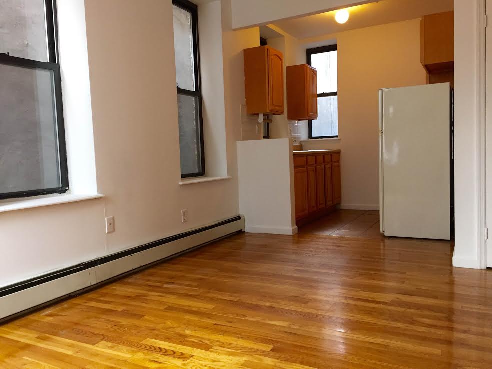 Primary Photo - 180 Allen St